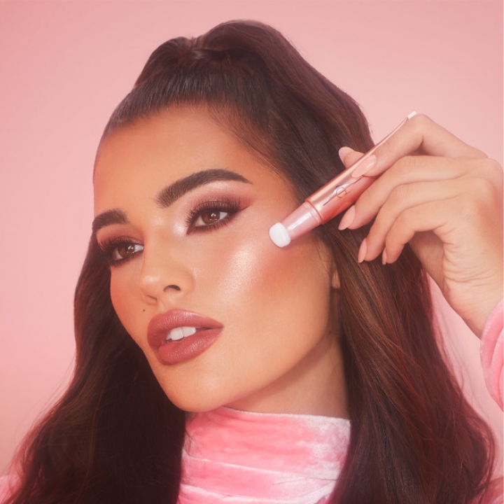 Beauty Light Wand Жидкий хайлайтер в оттенке #PillowTalk