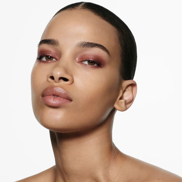 Victoria Beckham Eye Wardrobe Multi-Finish Палетка теней для век в оттенке #Bordeaux 