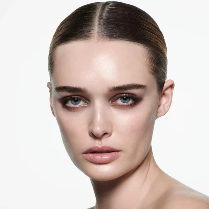 Victoria Beckham Eye Wardrobe Multi-Finish Палетка теней для век в оттенке #Victoria