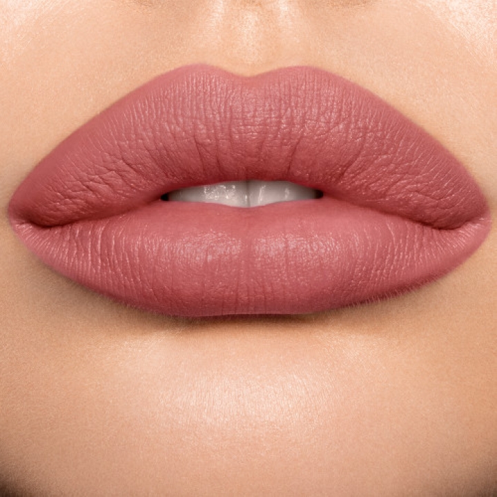 Matte Revolution Матовая губная помада в оттенке #WeddingBelles