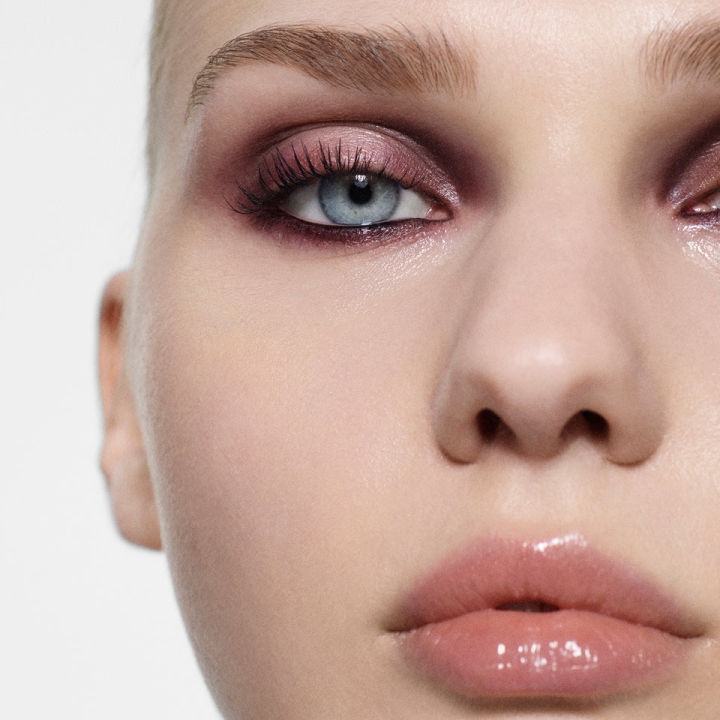 Eye Wardrobe Multi-Finish Палетка теней для век в оттенке #Orchid