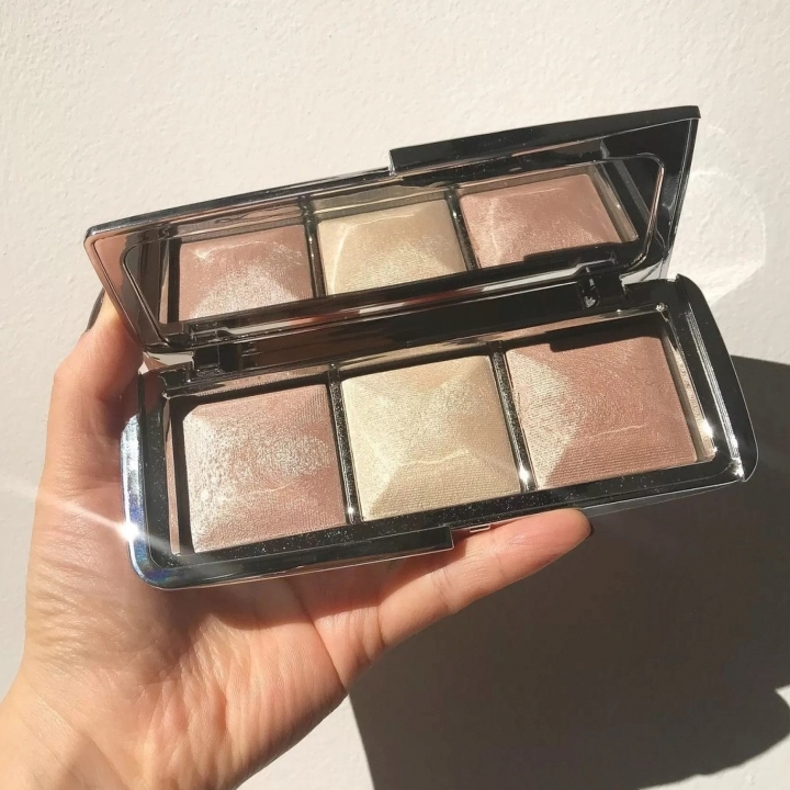 Hourglass Ambient Metallic Strobe Lighting Palette Палетка для лица