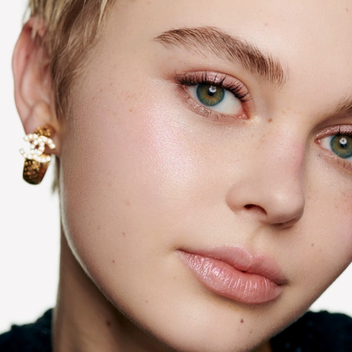 BAUME ESSENTIEL МНОГОФУНКЦИОНАЛЬНЫЙ ХАЙЛАЙТЕР-СТИК 