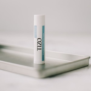 Крем для губ солнцезащитный SPF 45 TIZO Tinted Lip Protection