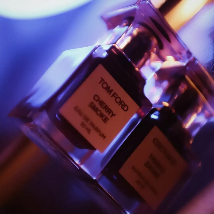 Парфюм Tom Ford Cherry Smoke	