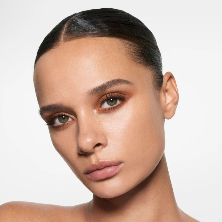 Victoria Beckham Eye Wardrobe Multi-Finish Палетка теней для век в оттенке #Cocoa