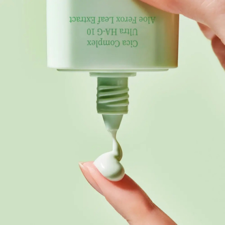 Tocobo Cica Calming Sun Serum SPF50+ PA++++ Успокаивающая солнцезащитная сыворотка