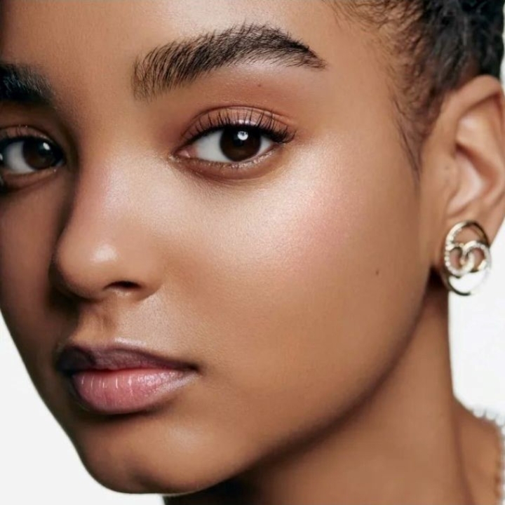 BAUME ESSENTIEL МНОГОФУНКЦИОНАЛЬНЫЙ ХАЙЛАЙТЕР-СТИК